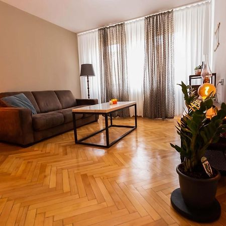 Cosy 2-Bedroom Flat - Fully Equipped Resita Exterior photo